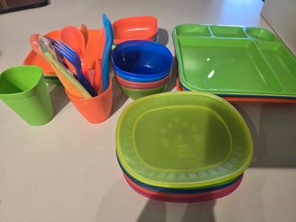Colorful Kids Plastic Dinnerware Set