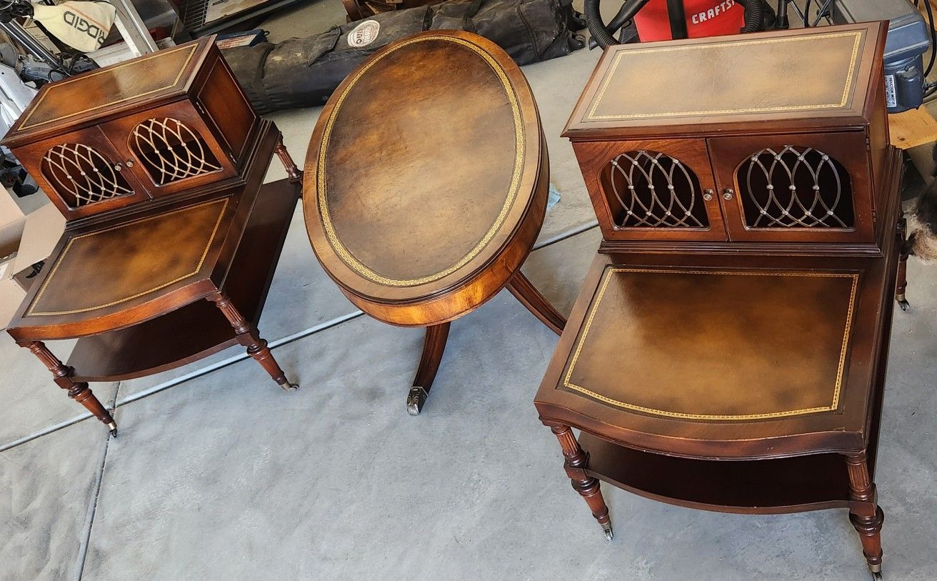 Antique Mid Century Modern Weimen Mahogony and Leather Coffee And End Table Set