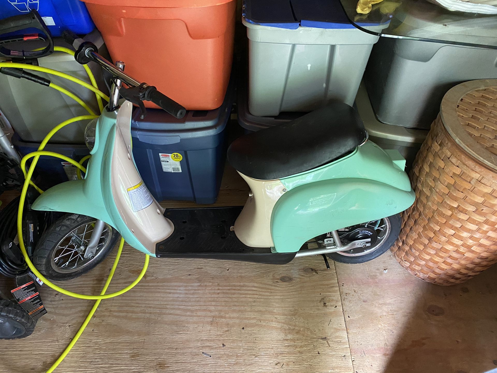 Motor scooter