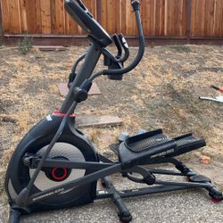Schwinnn 470 Elliptical Machine 