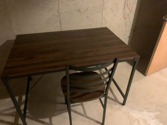 4 Chairs And Table New Condition 125$