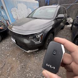 Car Keys/Llaves De Autos