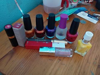 Nail polishs , lipsticks , mascara