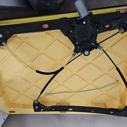 Car door assembly motor