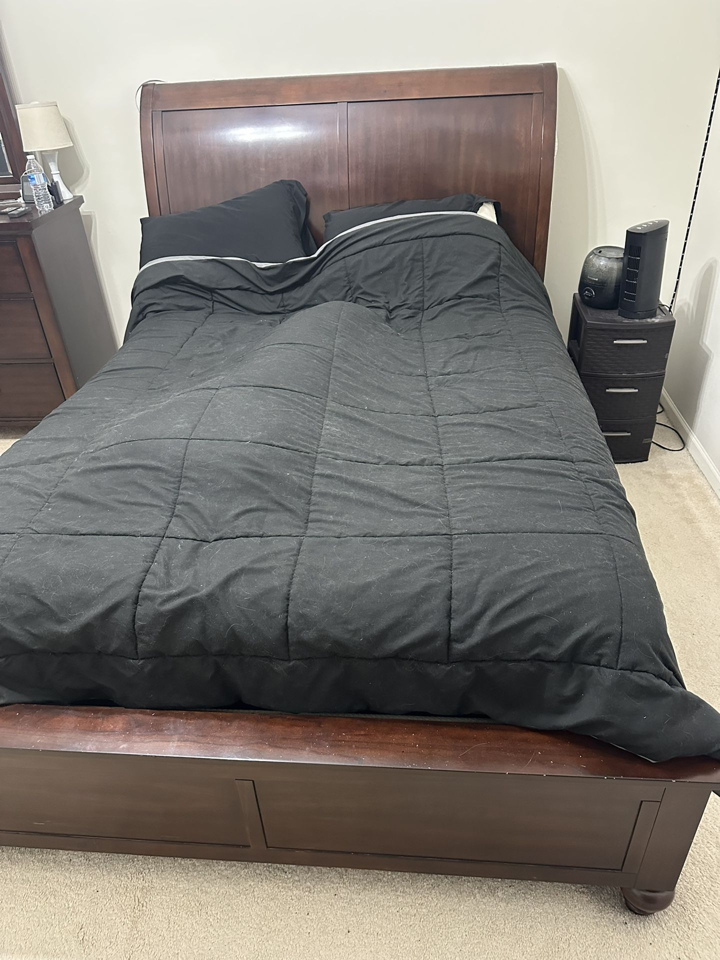 Free Bed Set And Drawers