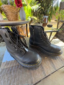 Dr. Martens - Women’s size 6