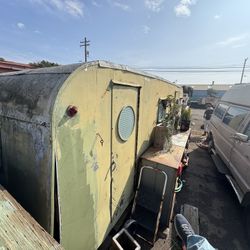 Vintage 1950s Trailer 