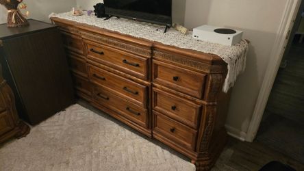 Dresser and 2 nightstands