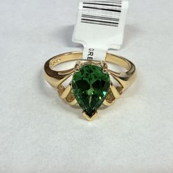 14K Gold & Green Stone Ring 