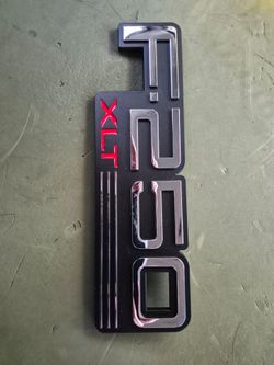 Ford F 250 XLT emblem