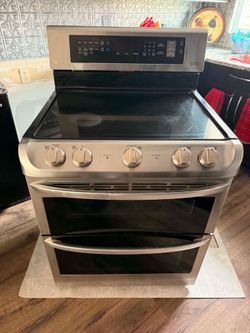 Estufa LG eléctrica  funcionando todo perfectamente