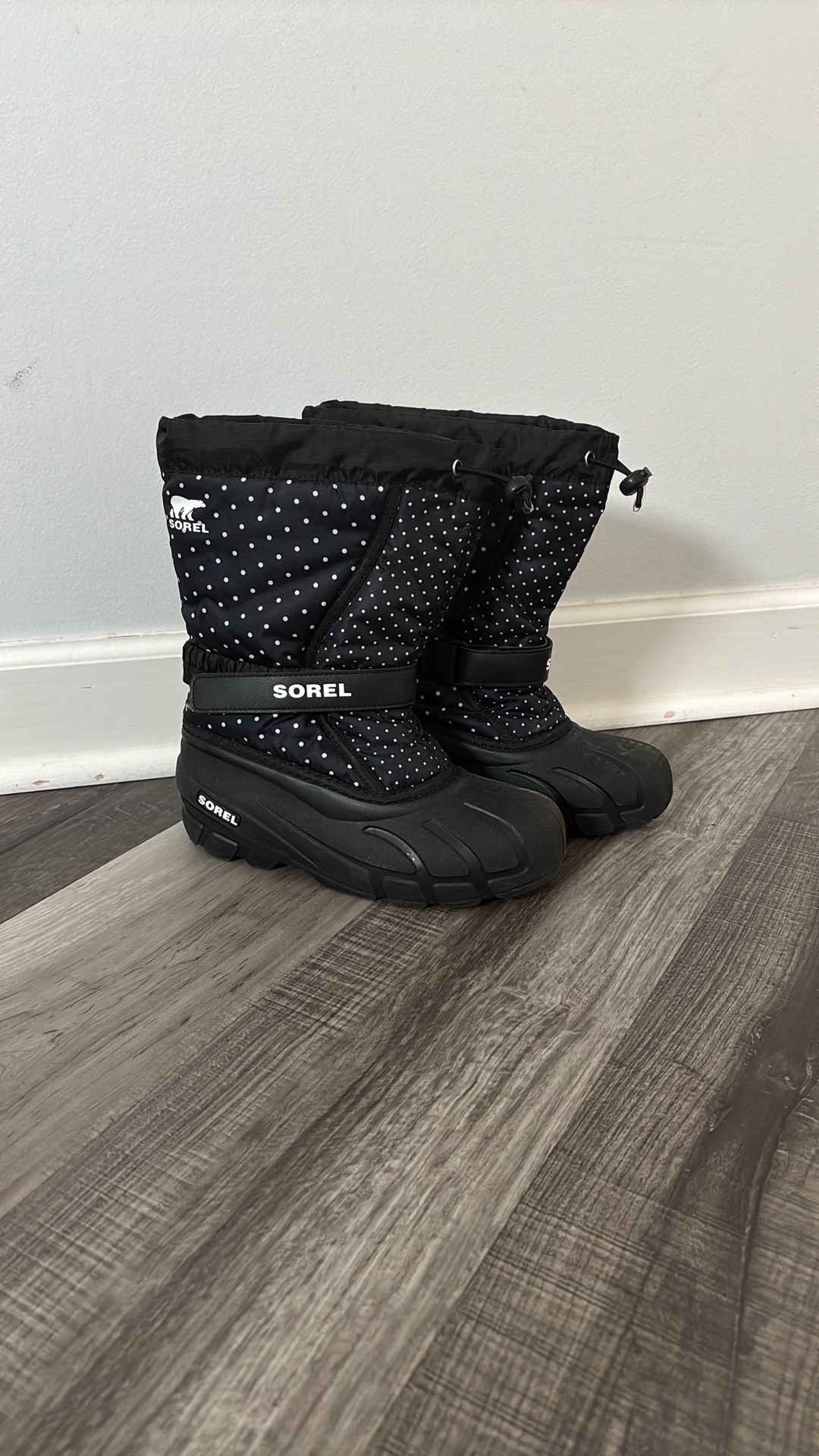 Boys Sorel Snow Boots - Size 5