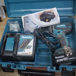 MAKITA XPH01 DRILL WITH BATTERY CHARGER CASE 887358-1