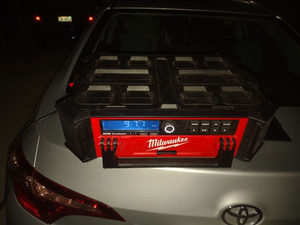 Milwaukee Ultimate Job site Soundsystem