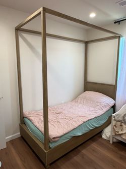 Restoration Hardware Twin Bed frame and Avocado Organic Mattress