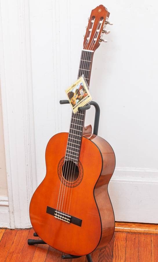 Mnt Yamaha Spruce Top Nylon String Classical Guitar *Xtra Strings