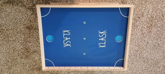 Klask.  Playing field only.