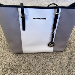 Large Micheal Kors Tote Purse 