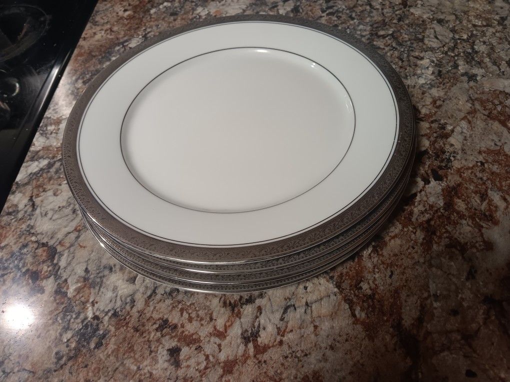 Set of Dinner Plates