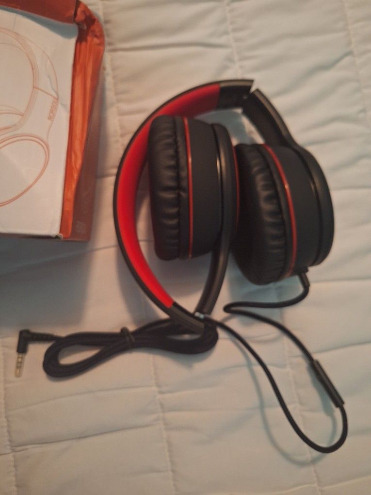 Wired Headphone Black And Red 