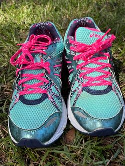 Asics Women's Running Shoes Size 9 Preowned in good condition Pet & Smoke Free Home. Check photos for any flaws. Vibrant teal Asics running shoes ha
