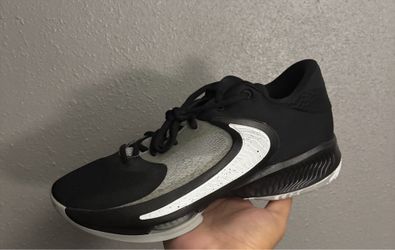 Nike giannis 4 size 10.5