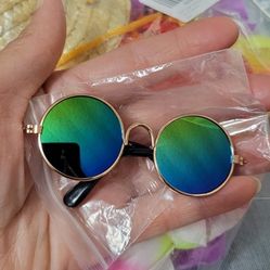 Complete Summer Goose Set: Dress your statue instantly! This outfit includes 1 straw hat, 1 vibrant Hawaiian lei, and 1 pair of sunglasses.