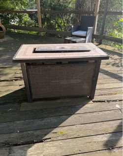 Outdoor Fire Pit (light up rocks on inside needs propane tank)