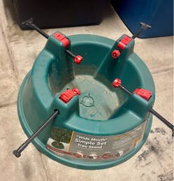 Christmas Tree Stand – Holds Trees Up to 8 Ft (Used)