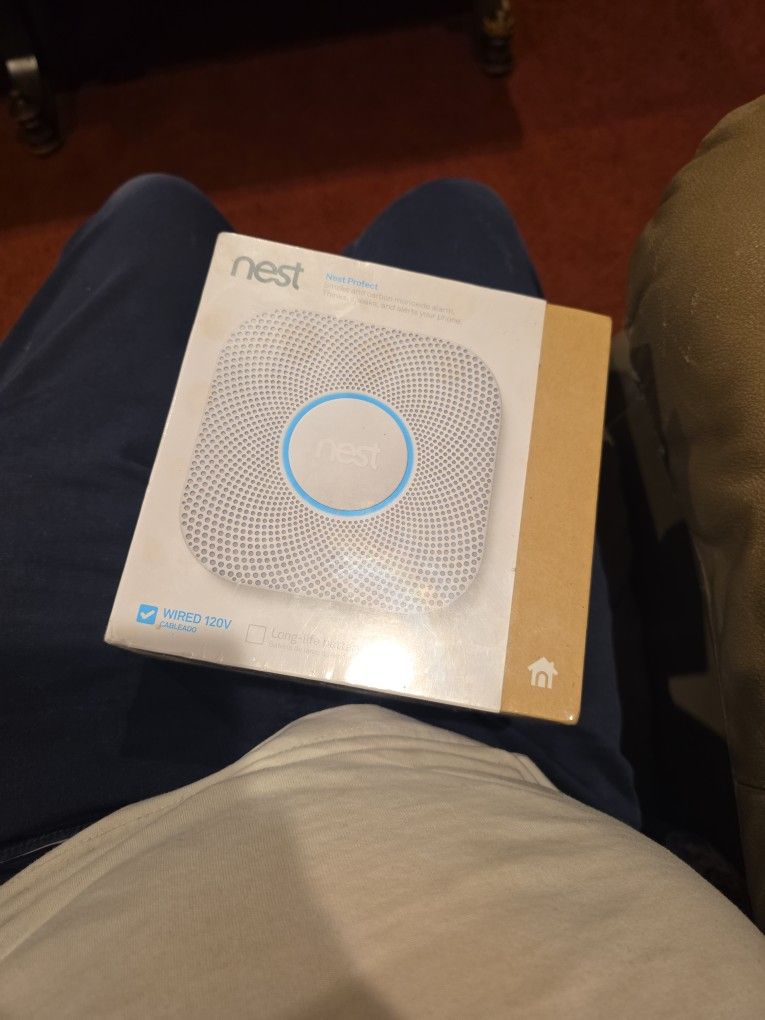 Google Nest Protect Wired - Smart Smoke Detector with 1 Year Replace Date