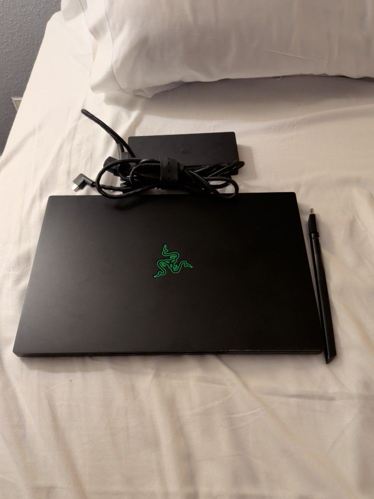 Razer Blade 15 Base Gaming Laptop 2020: Intel Core i7-10750H 6-Core, NVIDIA GeForce RTX 2070 Max-Q, 15.6" 4K OLED, 16GB RAM, 512GB SSD, CNC Aluminum, 