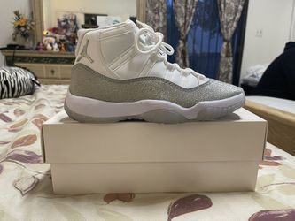 JORDAN 11 VAST GREY
