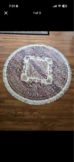 Silk traditional patter round rug 61”