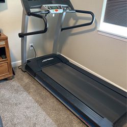Life Fitness Treadmill 