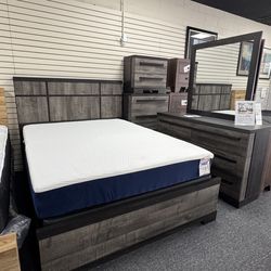 Queen/King Bedroom Set. 🚚WE DELIVER🚚