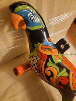 Hanging Tavera MaCaw 