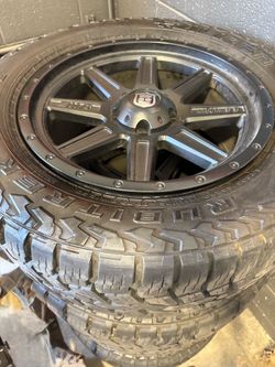 Toyota Tundra Mickey Thompson Wheels & Tires