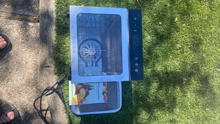 Food dehydrator