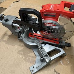Milwaukee M18 FUEL 18V Lithium-Ion Brushless Cordless 7-1/4 in. Dual Bevel Sliding Compound Miter Saw (Tool-Only)  