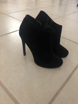 Steve Madden black heel booties size 5