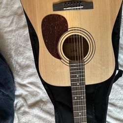 Court Wooden Guitar 