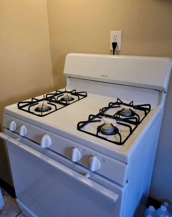Used Hotpoint Gas Stove