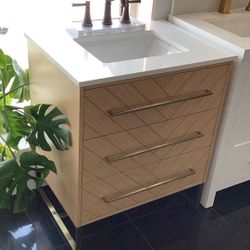 Beautiful New 30” Bathroom Vanity With White Quartz And Undermount Sink