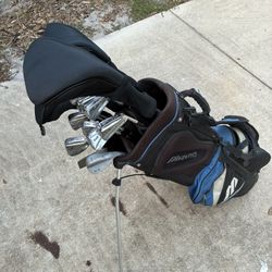 Complete RH golf Club Set, Taylormade Driver & Hybrids & Wilson Staff Irons