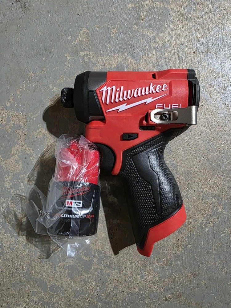 Milwaukee M12 Fuel Impact Driver 1/4 With Battery 