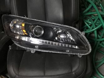 2013 Honda Accord headlight good condition