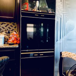 Beautiful GLASS TV STAND GREAT FOR LIVING ROOM TO PUT DECOR! NO MORE SPACE! PICK UP ONLY! SERIOUS BUYERS ONLY! $250 or OBO’ IF YOU’ LL PICK UP NOW IL