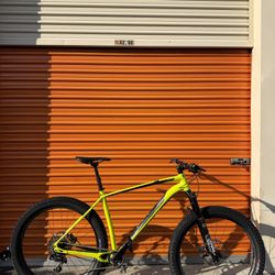 SPECIALIZED FUSE Expert ALL MOUNTAIN STYLE BIKE XL ALUMINUM  2/11  Air fork  27.5 wheels  Reinforced wheels New chain, everything is set up and works 