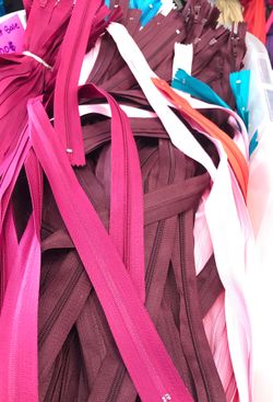 Regular zipper size 22 inch in all colors