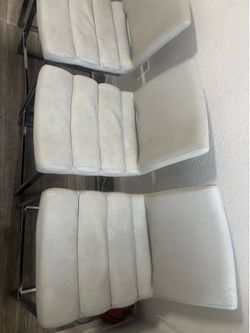 Table with 4 chairs